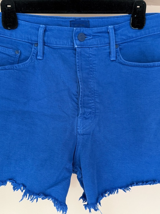 MOTHER Pants - MOTHER the skipper frayed shorts in cats and dogs Victoria blue 29